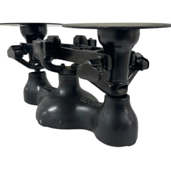 Vintage (1900’s) Black Cast Iron Balance Scale - Rare collectible kitchen decor - Picture 1 of 12